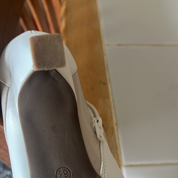 Booties; Size 6 1/2 - Picture 3 of 5